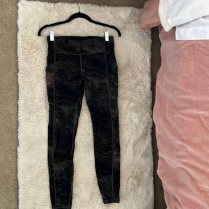 Lulu lemon Multicolored leggings size 6 but fit like a 4